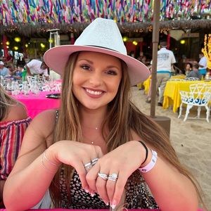 Meet your Posher, Regan